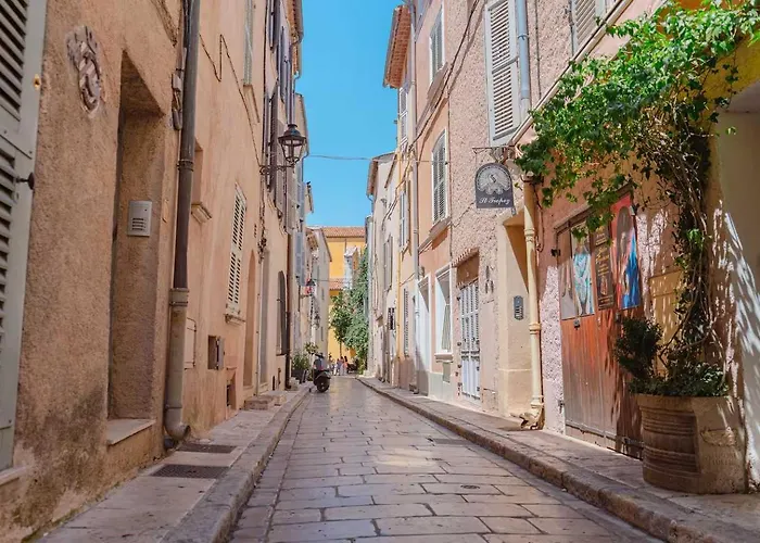 La Ponche L Old Village L Shellter