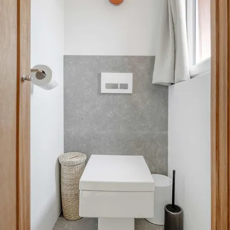 La Ponche L Old Village L Shellter *